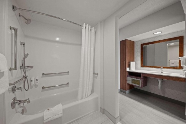 Comfort Inn By The Bay image 17