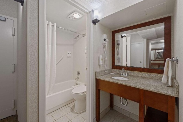 Comfort Inn By The Bay image 28